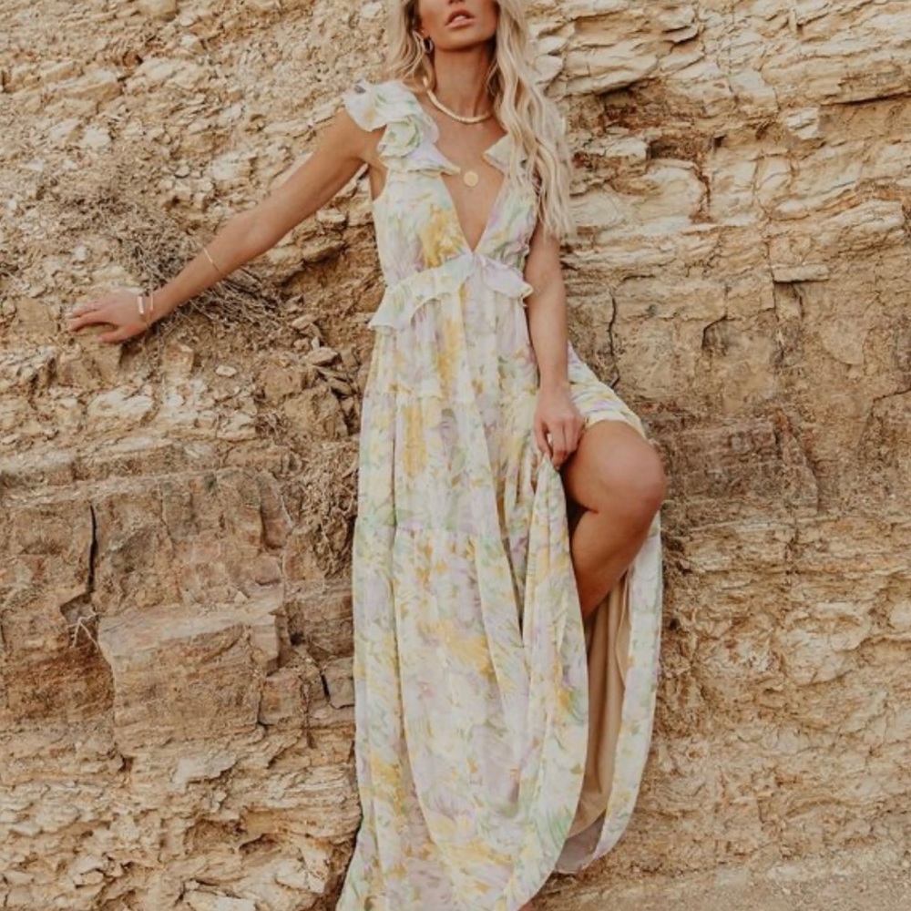 LAST ONE -SPRING FLING FLORAL RUFFLE TIERED MAXI DRESS - S - VICI - AAKAA